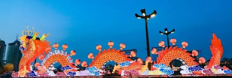 2021西安城墙灯会灯亮了，丝路嘉年华丝路云春晚现场即将到来！
