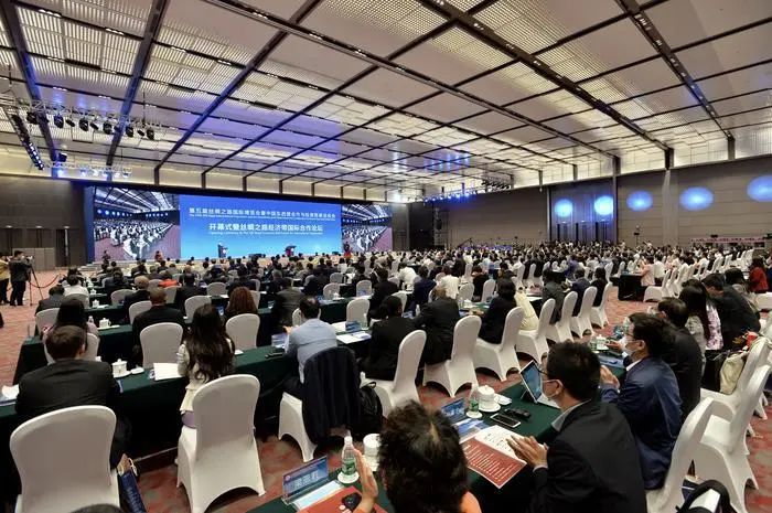 “互联互通·共建共享”第五届丝绸之路国际博览会暨中国东西部合作与投资贸易洽谈会在西安开幕